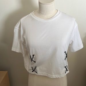 White cropped t shirt